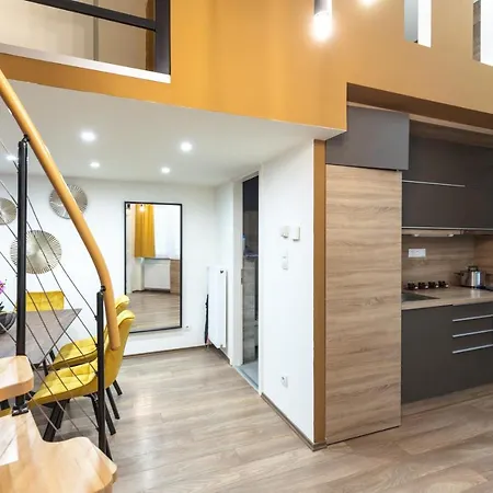 Apartment Kazinczy 10 With 3 Bedrooms Budapest