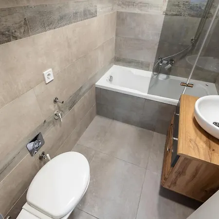 Apartment Kazinczy 10 With 3 Bedrooms