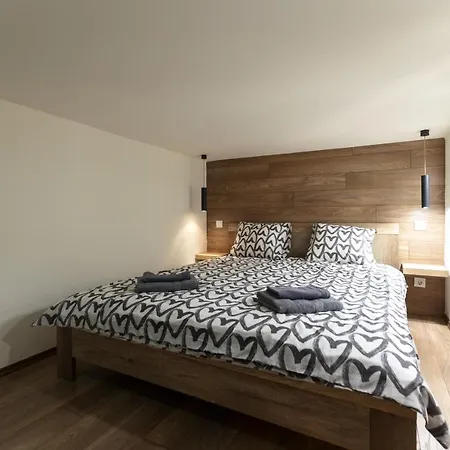 Apartment Kazinczy 10 With 3 Bedrooms Budapest