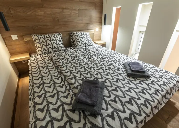 Apartmán Kazinczy 10 With 3 Bedrooms