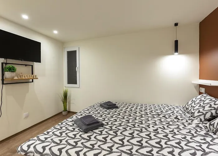 Kazinczy 10 With 3 Bedrooms *