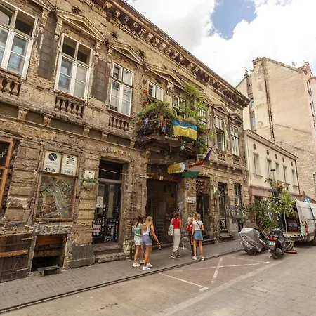 Kazinczy 10 With 3 Bedrooms * Budapeszt