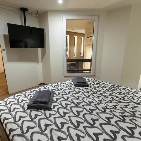 Apartment Kazinczy 10 With 3 Bedrooms